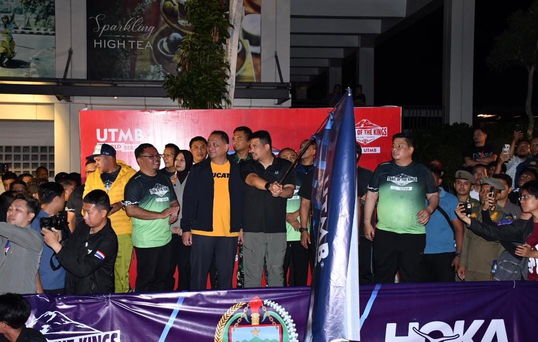 Trail of The King 2025, Bupati Samosir Lepas Bendera Start untuk 61 Pelari Ekstrem