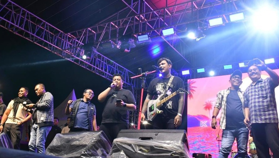 Para Kepala Daerah “Unjuk Gigi” di Panggung Musik Trail of The Kings 2025, Samosir Berkilau!
