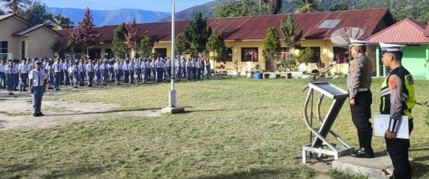 Cegah Kenakalan Remaja , Polres Samosir Gelar Police Go To School