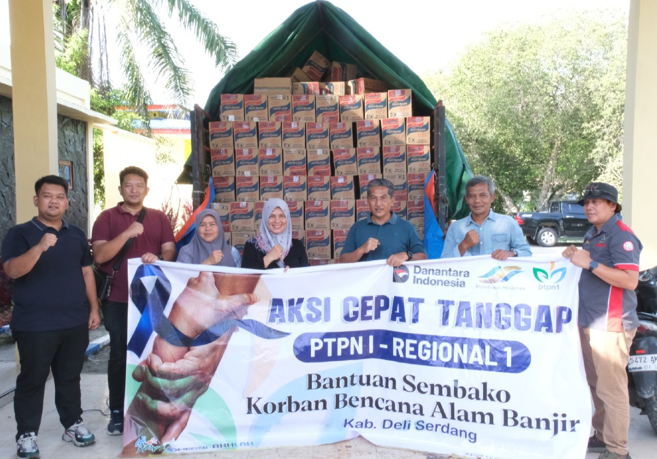 PTPN I Regional 1 Salurkan Bantuan Sembako untuk Korban Banjir di Deli Serdang dan Langkat