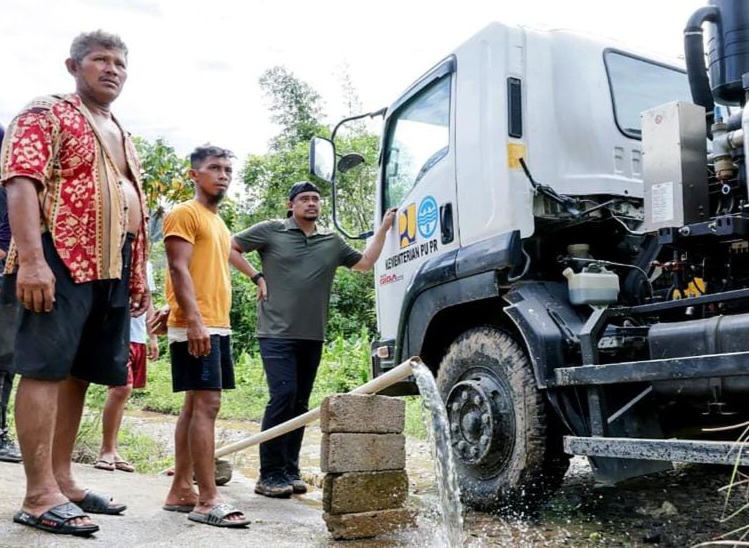Hari Kelima di Tapteng, Gubernur Bobby Nasution Buka Akses ke Tukka