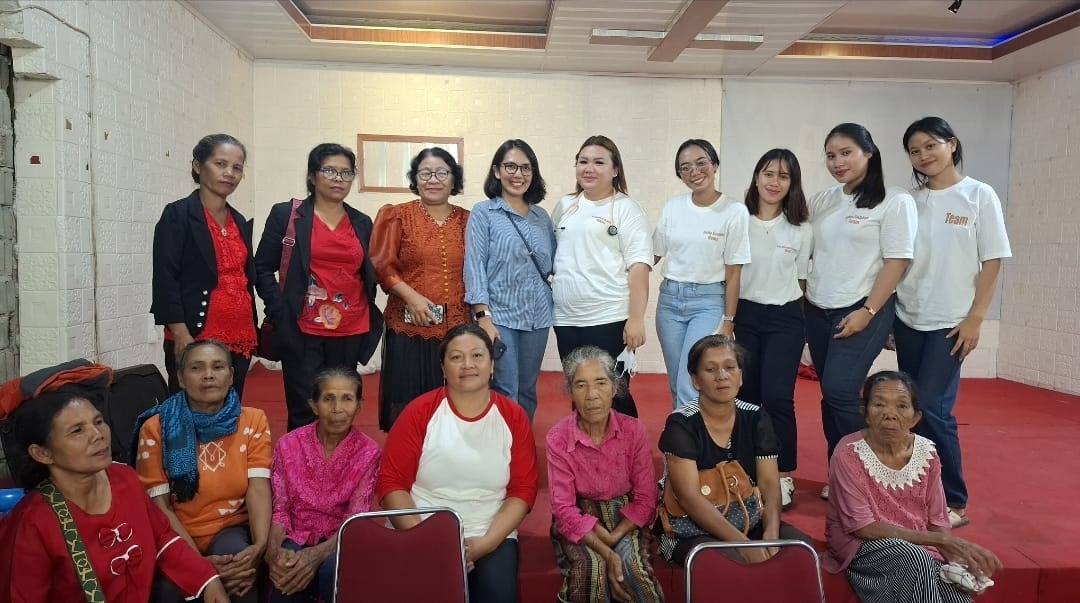 Bakti Sosial Pengobatan Gratis Menyambut Hari Natal, dr. Naomi Malau dan Tim Berbagi Kasih kepada Lansia