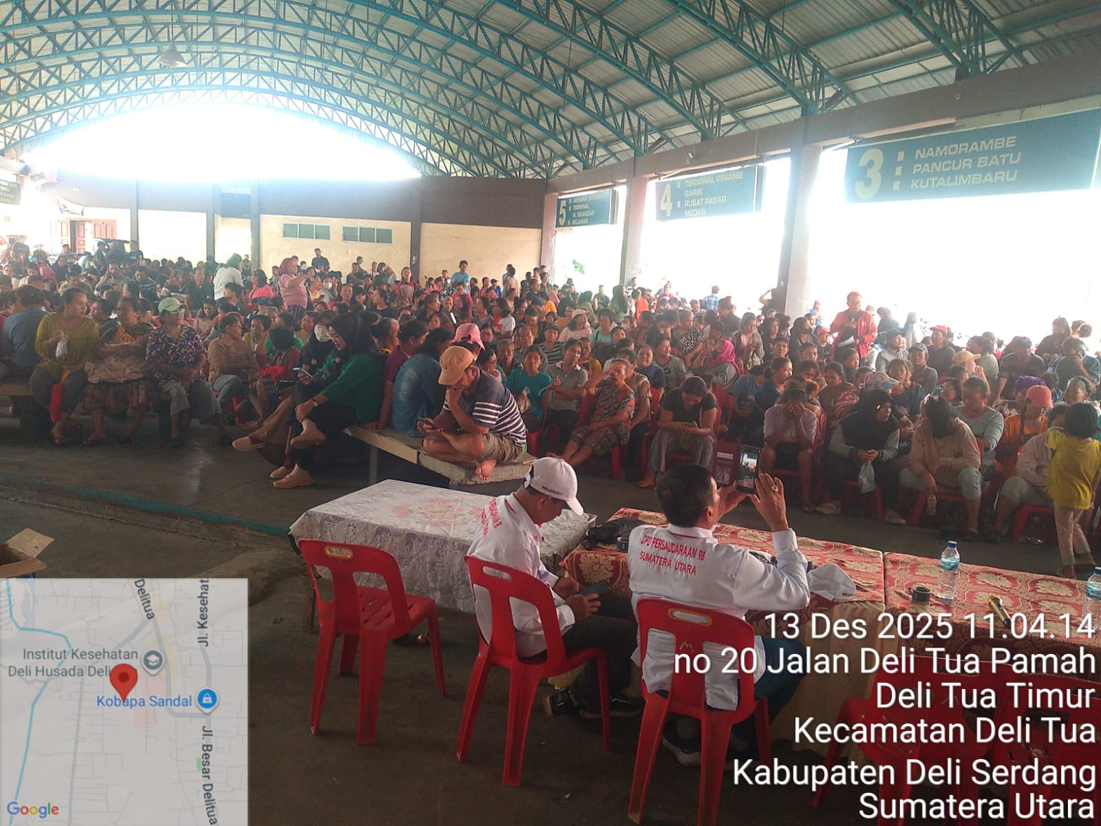 Persaudaraan 98 Berbagi 1000 Paket Sembako Gratis Kepada Masyarakat di Pasar Delitua.