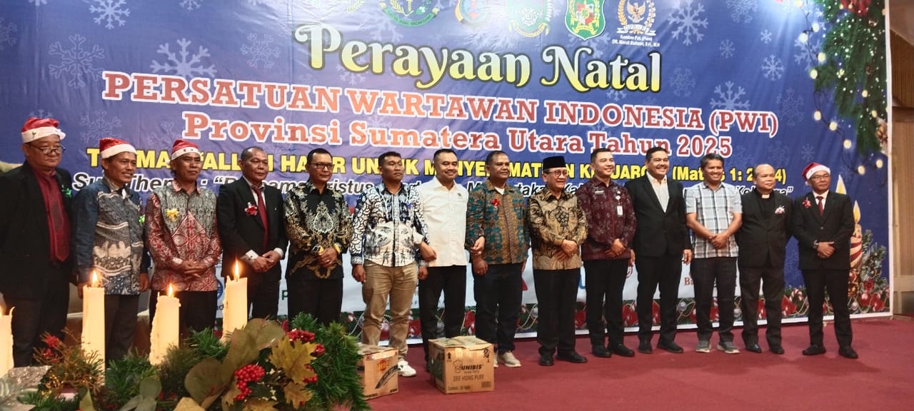 Panitia Natal PWI Sumut  Berikan Bantuan Kepada Warrtawan Terdampak Banjir dan Longsor