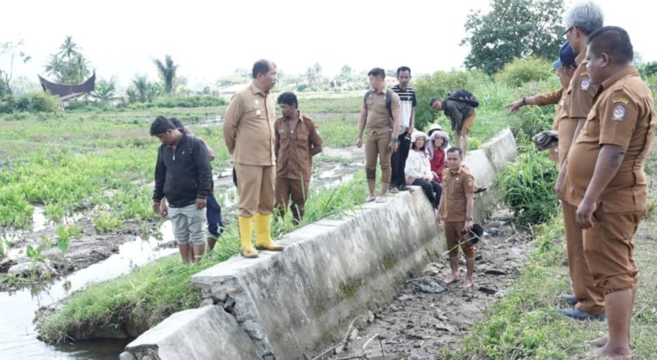 Irigasi Jebol, Wabup Toba Perintahkan Bidang Peralatan PUTR Turunkan Alat Berat