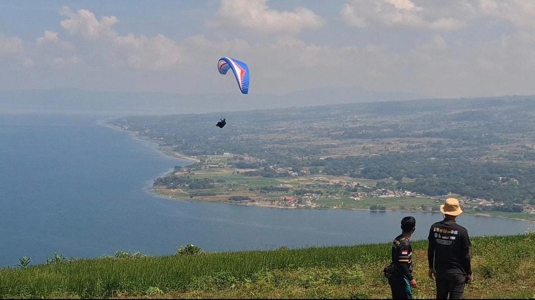 Atlet Pralayang Rusia Bereaksi Dilangit Sijambur Pusuk Buhit – Samosir