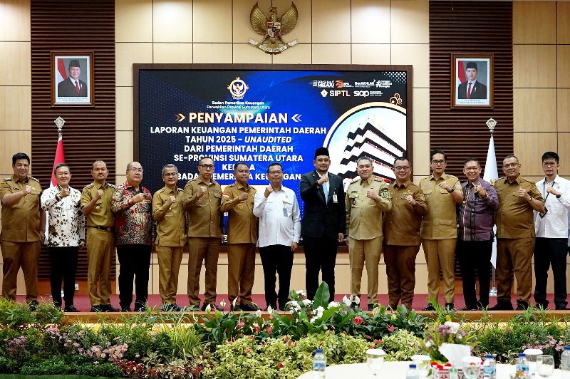 Gubsu Serahkan LKPD TA 2025 ke BPK Sumut