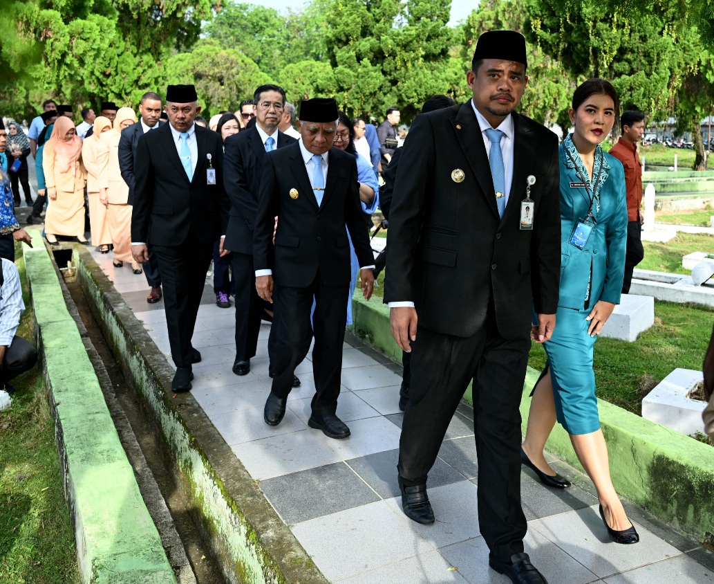 Ziarah Penuh Makna HUT ke-78 Sumut, Gubsu Ajak Teladani Jasa Pahlawan