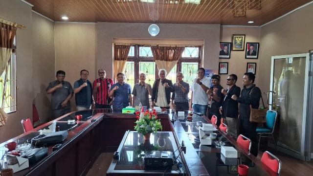 Beraudiens dengan DPRD Samosir: Pusuk Buhit Bersinar, 1000 Bibit Pohon dan Bibit Ikan untuk Samosir Hijau