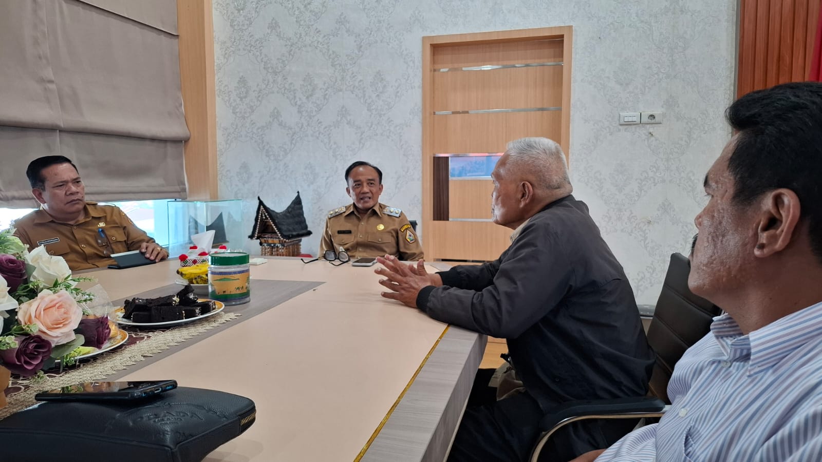 Wabup Samosir Terima Kunjungan Yayasan Pusuk Buhit, Dukung Penanaman Pohon dan Penaburan Bibit Ikan di Danau Toba