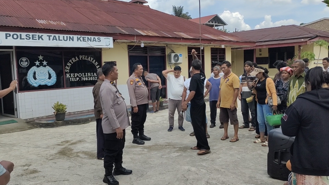 Protes Pendirian KDMP, Warga Penungkiren Gerudug Polsek Talun Kenas. Kades: “Semua Sudah Sesuai Prosedur’