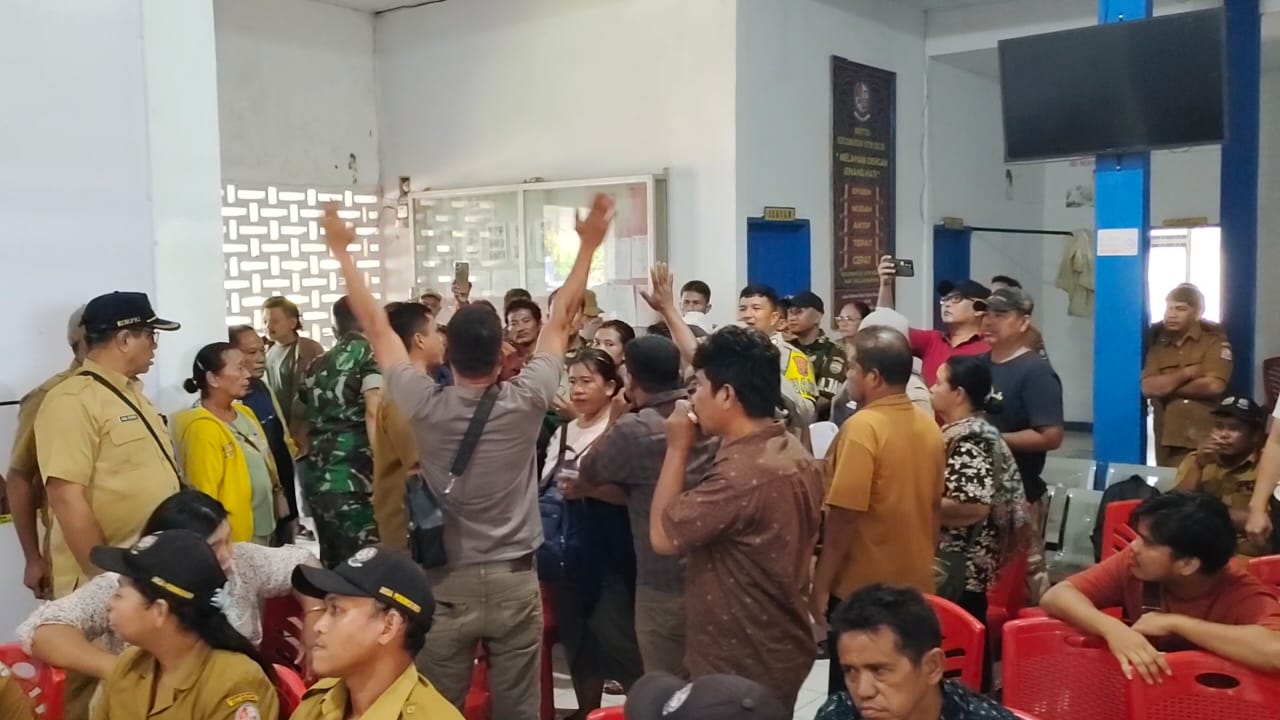 Warga Gelar Aksi Penolakan Pendirian Gedung KDMP Penungkiren, Demi Pertahankan Lahan Wakaf