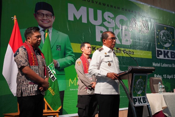Wabup Toba Ajak Seluruh Kader DPC PKB Toba Berpolitik Santun