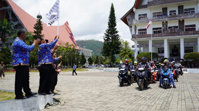 Promosikan Wisata Danau Toba, Pemkab Toba Sambut Hangat Touring Maxi Tour Boemi Nusantara Yamaha