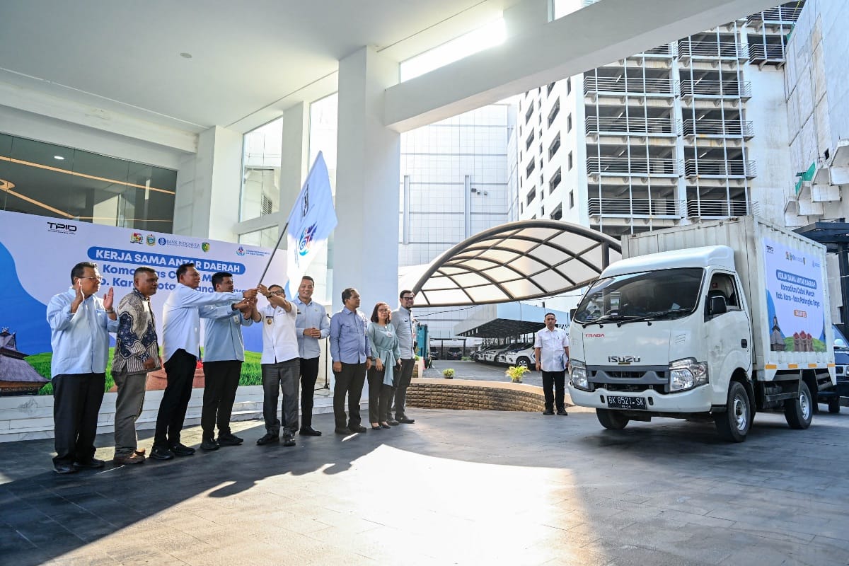 Bantu Petani di Karo, Gubsu Kirim 1,050 Ton Cabai Merah ke Palangkaraya
