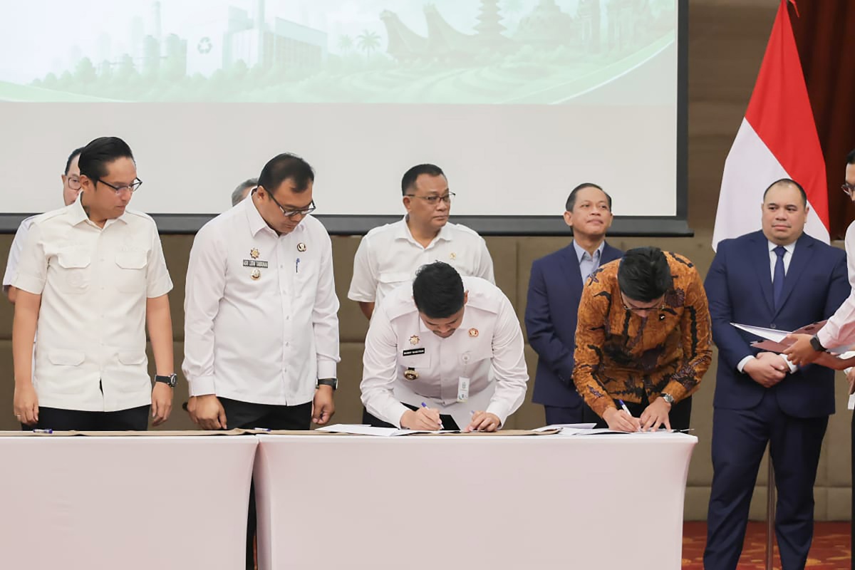 Gubsu Teken MoU PSE dengan Danantara, Targetkan Medan Raya Bebas Sampah