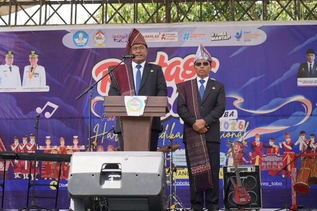 Rayakan Hardiknas, Bupati Toba : Mari Sama-sama Tingkatkan Mutu Pendidikan