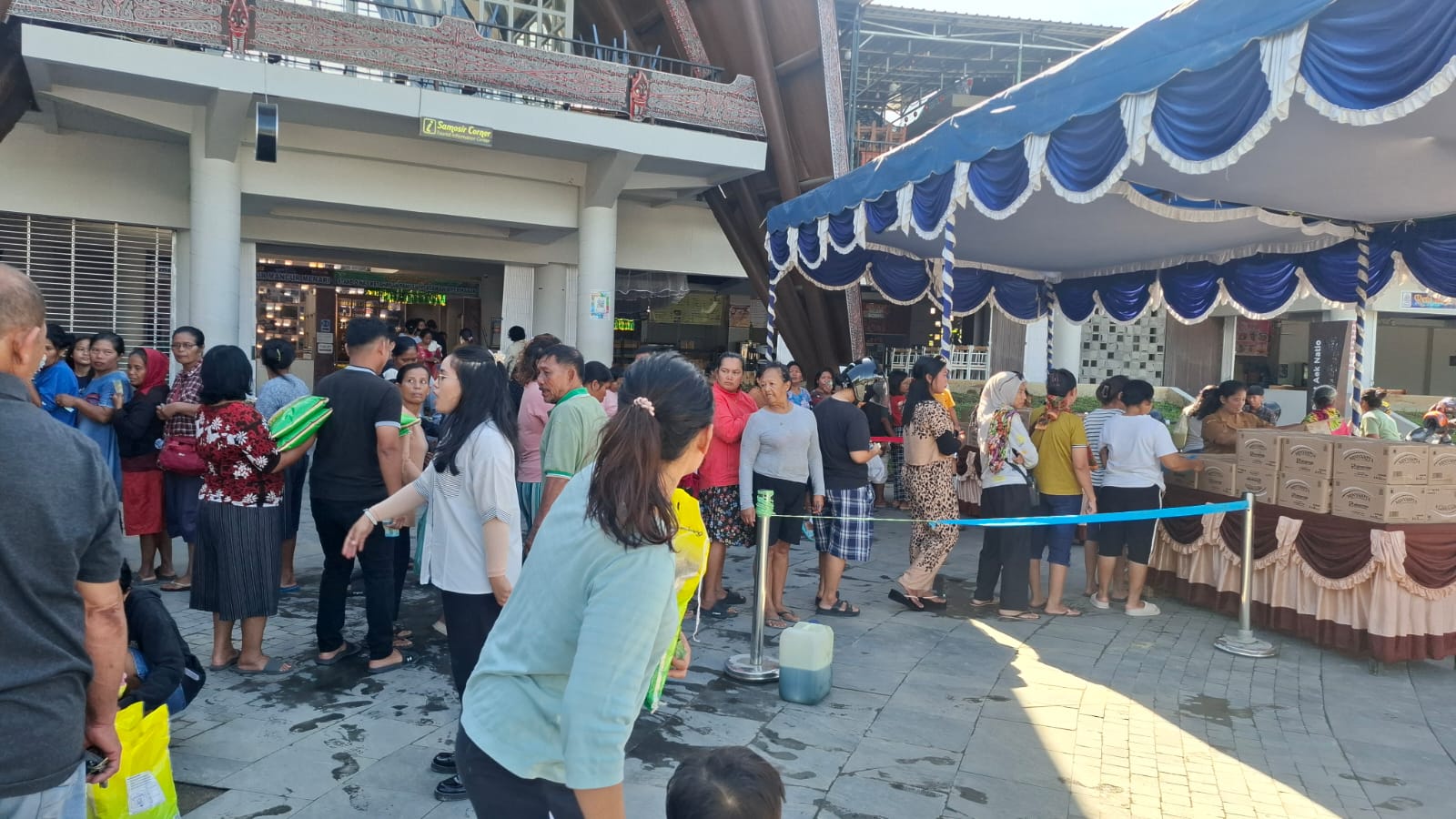 Gerakan Pangan Murah Pemkab, Warga Pangururan Serbu Beras Rp60 Ribu & Minyak Rp31 Ribu 