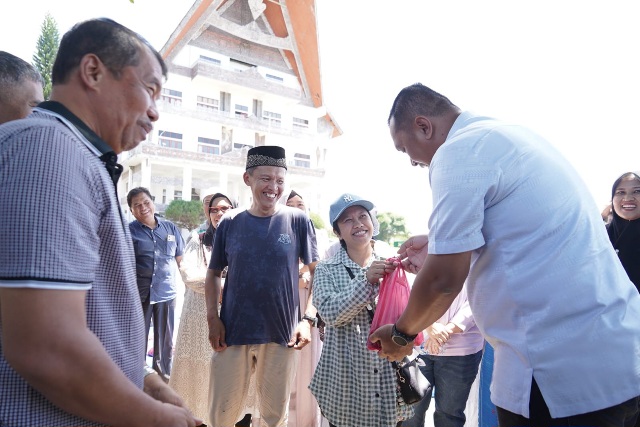 Pemkab Toba Beri Qurban Untuk ASN Muslim