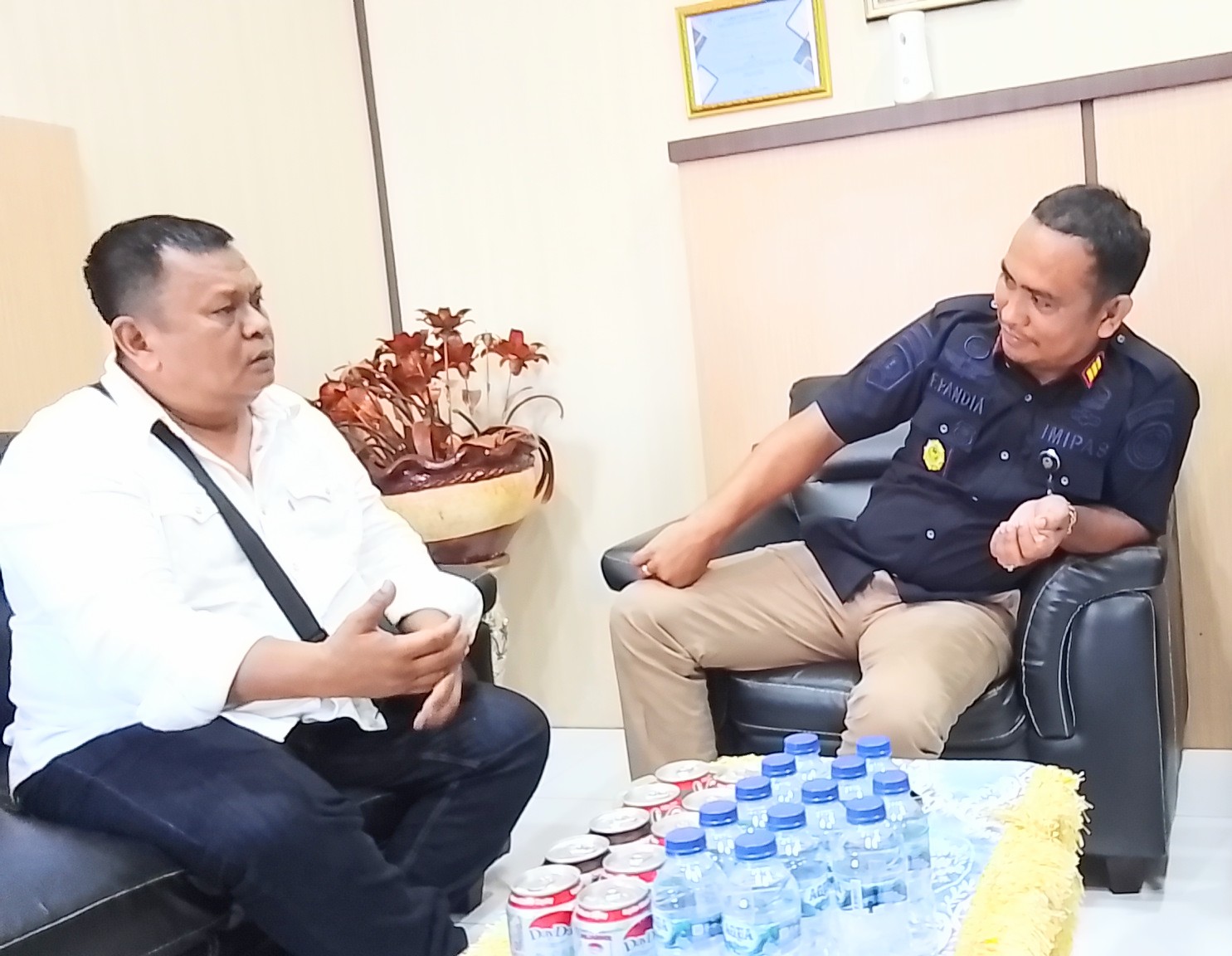Karutan Tanjung Pura Fransisco Pandia Terima Kunjungan Wartawan: “Bagi Saya, Semua Setara Tanpa Memandang Status Sosial”