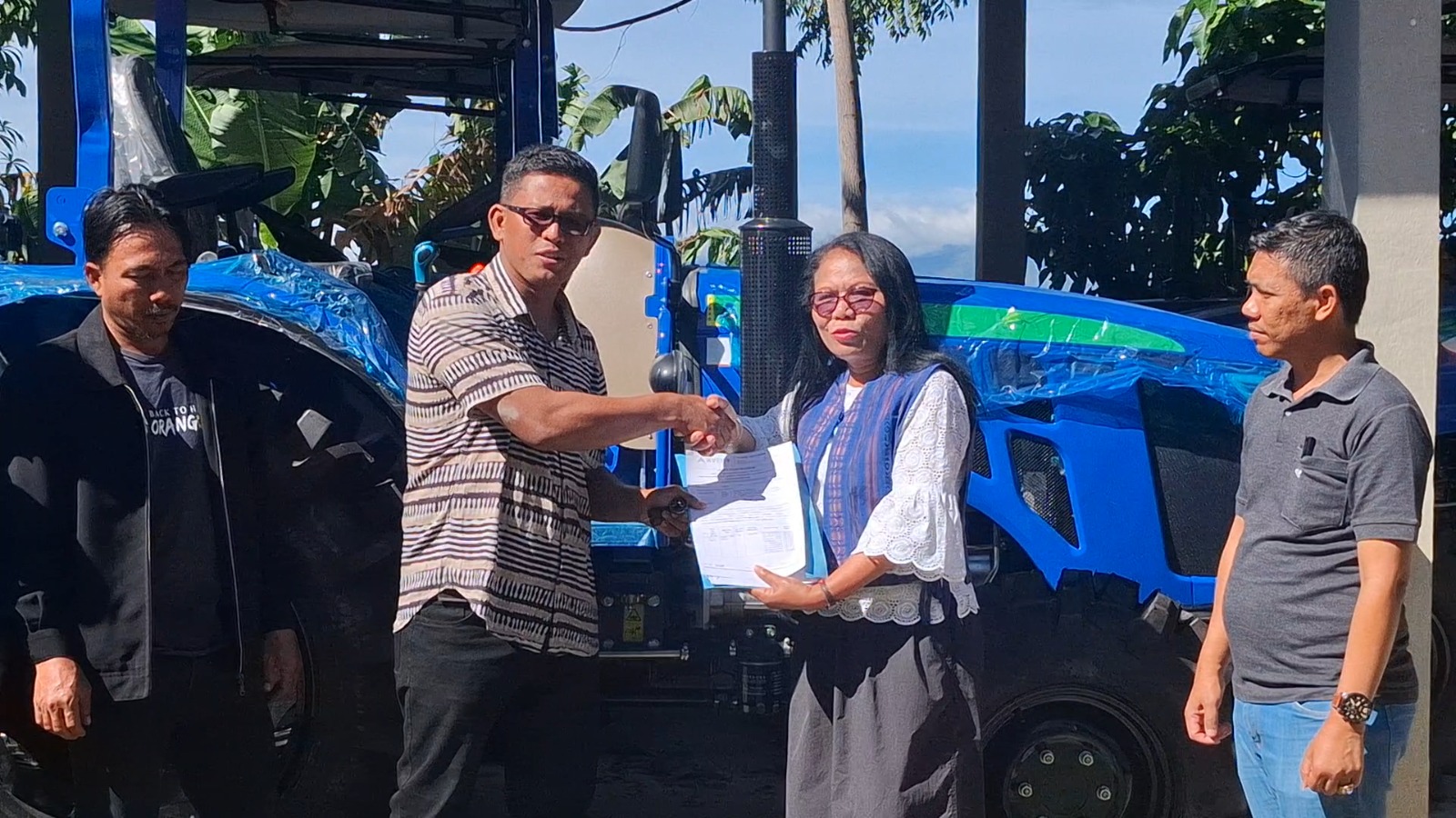 Kelompok Tani Hariara Makmur, Terima Bantuan Traktor Kementan untuk Pengembangan Bawang Putih di KPT Tele