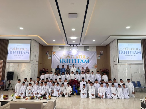 Plh Wali Kota Muhammad Fadly Hadiri Haflatul Ikhtitam Angkatan Ke-XIV Siswa/i Kelas VI SDIT Darul Fikri