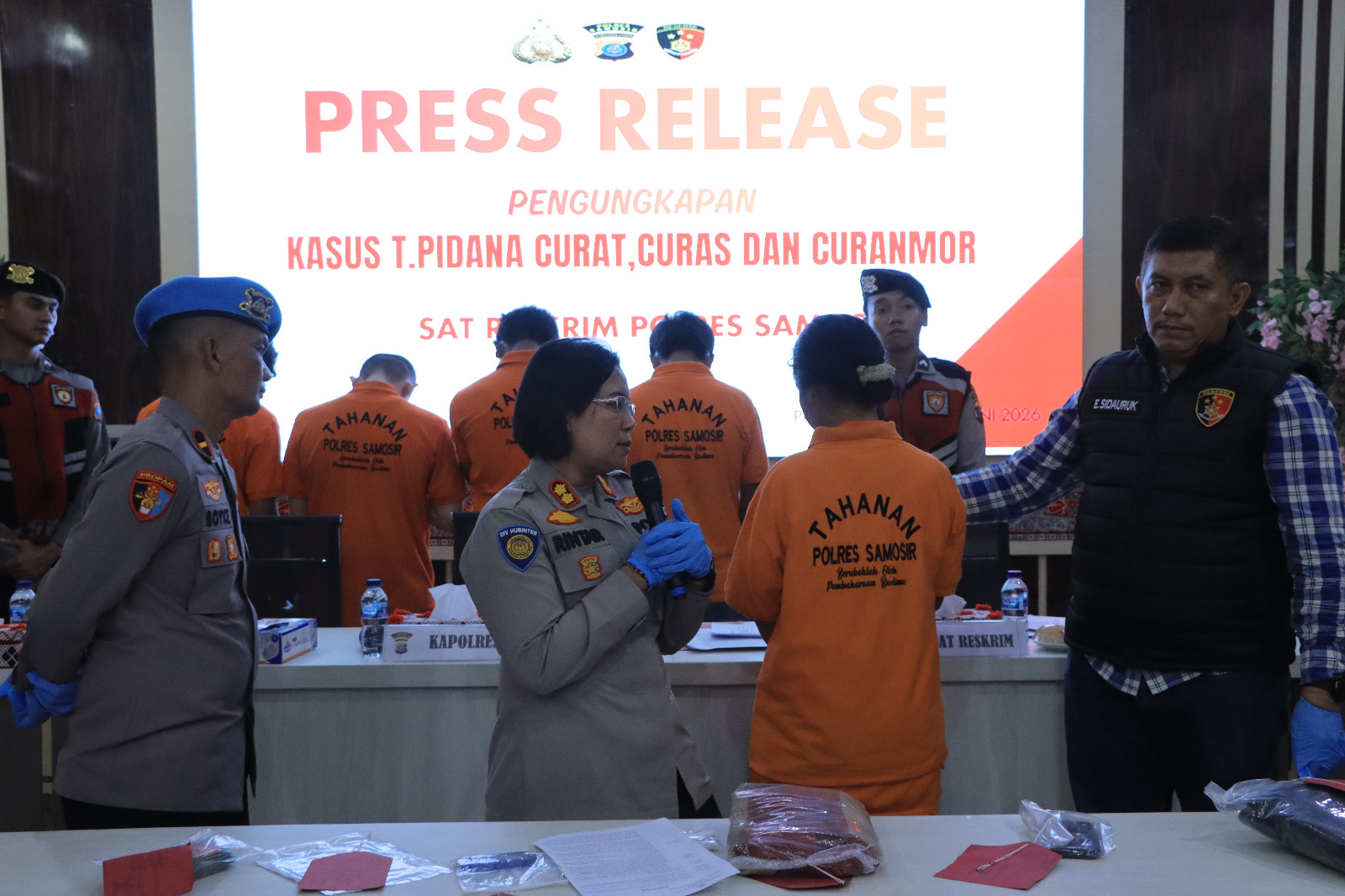 Sebulan Sikat 3 Kasus, Polres Samosir Bekuk 6 Tersangka Curanmor & Pencuri Emas