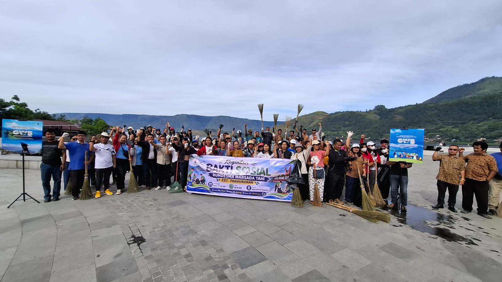 Dukung Trial of The King, Bundesma Marsada Tahi & BP-BODT Gelar Gotong Royong Bersih-Bersih Samosir