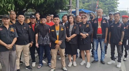 Jumat Berkah, DPC Bersama PAC GRIB Jaya Medan Petisah Bagikan 500 Nasi Kotak kepada Masyarakat
