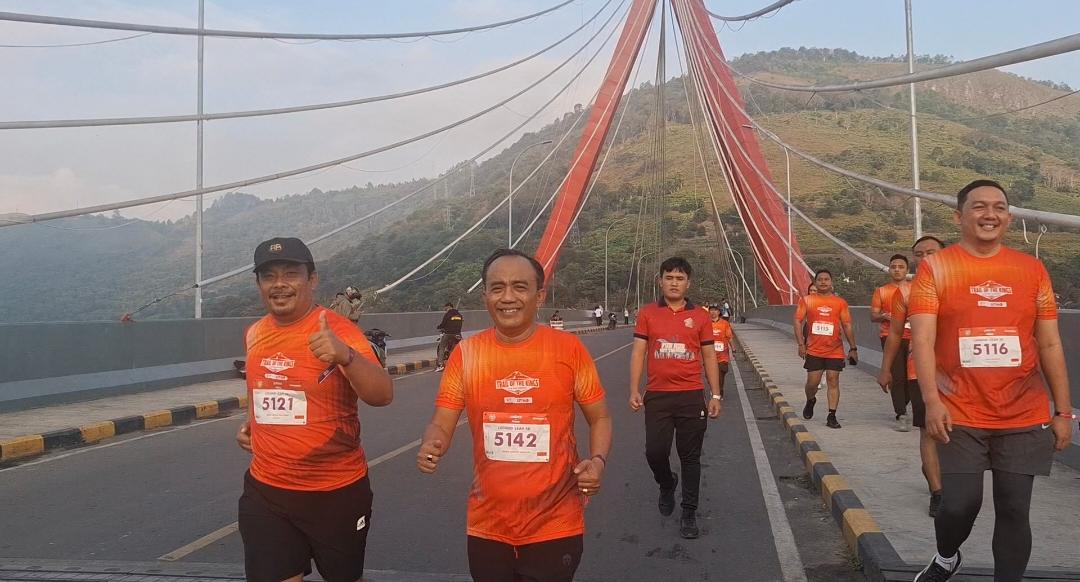 Wabup Samosir Ariston & Wakil Ketua DPRD Sahrocel T, Ikuti 5K Trail of The Kings 2026