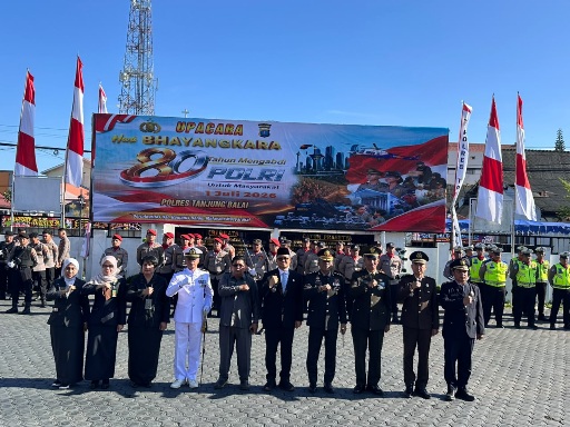 Wakil Wali Kota Tanjungbalai Hadiri Upacara dan Syukuran Hari Bhayangkara ke-80 Tahun 2026 di Mapolres Tanjungbalai