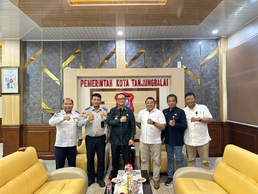 Pemko Tanjungbalai Terima Bantuan 25 Lampu PJU Tenaga Surya Dari Kemenhub RI