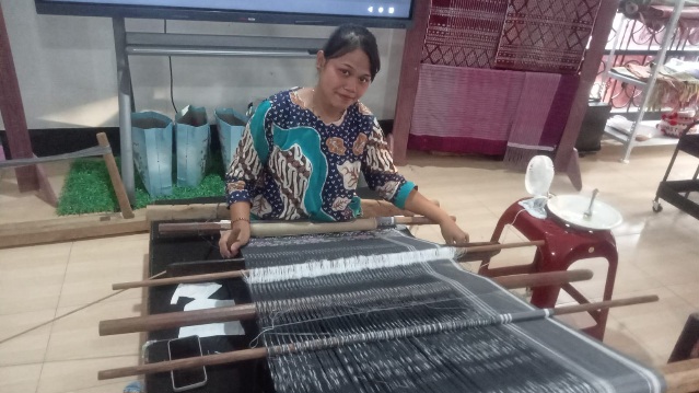 Songket Bintang Maratur Tarutung Diminati Pengunjung di PRSU