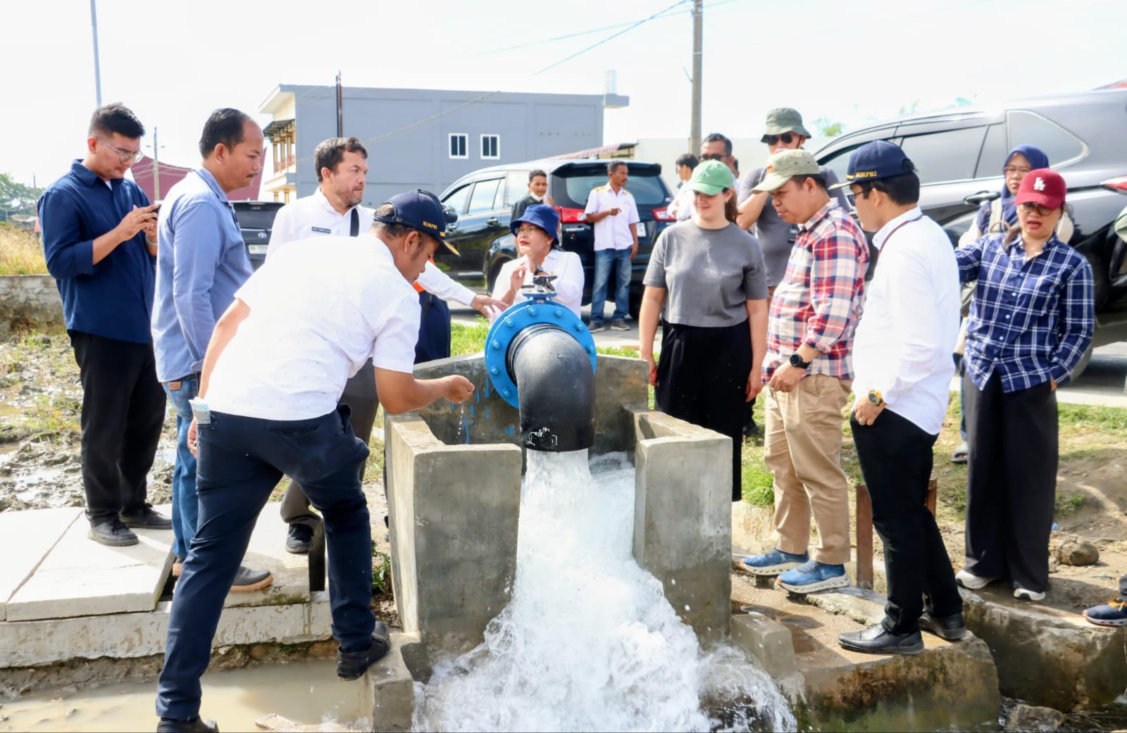 Tim UK FCDO, Bapperida Sumut dan Pemkab Samosir Tinjau Implementasi Pompa Air Tenaga Surya di Samosir