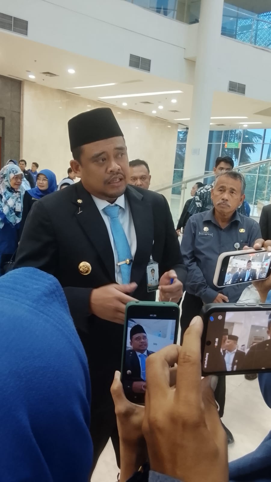 Gubernur Sumut Kabur Dari Rapat Paripurna
