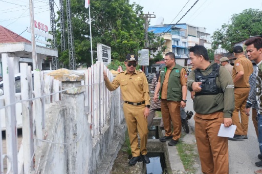Wali Kota Tanjungbalai Monitoring Lapangan dan Cek Kondisi Gorong-gorong dan Drainase