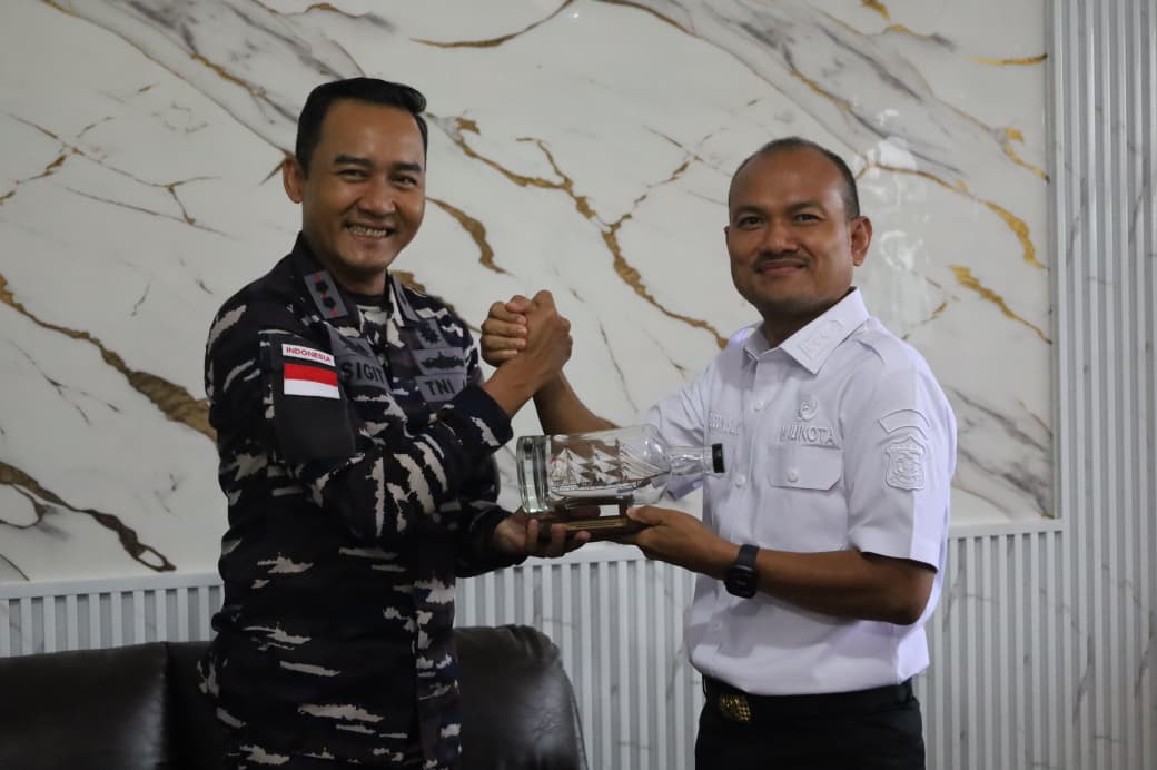 Wali Kota Tanjungbalai Terima Kunjungan dan Silaturahmi Dan Lanal TBA Letkol Laut (P) Sigit Ryanto