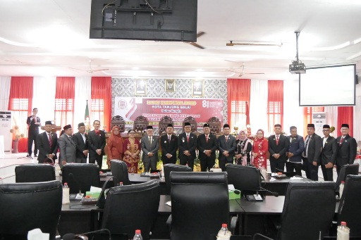 Wali Kota dan Wakil Wali Kota Tanjungbalai Hadiri Paripurna DPRD, Dengarkan Pidato Kenegaraan Presiden Prabowo