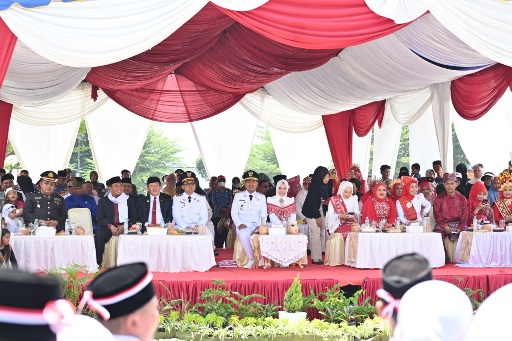 Semarak HUT-81 Kemerdekaan RI, Wali Kota dan Wakil Wali Kota Sambut Arak Arakan dan Atraksi Pawai Karnaval