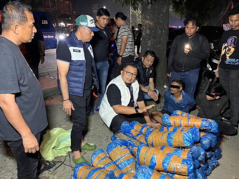 Tabrak Mobil Pelaku, Polisi Gagalkan Pengiriman 93 Kg Ganja di Jalan AH Nasution Medan
