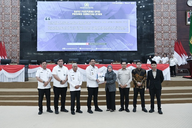 Gubsu Serahkan Ranperda P-APBD 2026 ke DPRD Sumut
