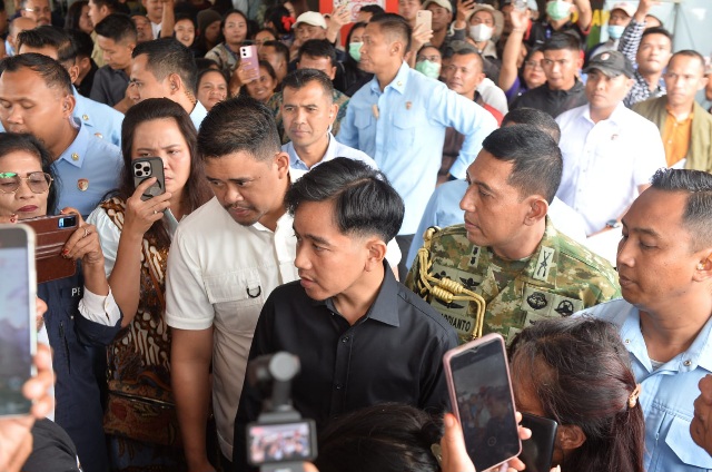 Gubernur Bobby Bersama Wapres Tinjau Siswa Diduga Keracunan MBG di Karo